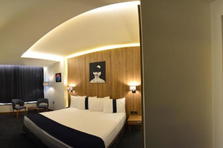 Room 18 of 36