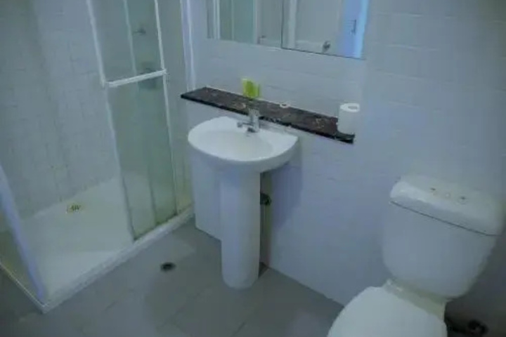Room 6 of 10