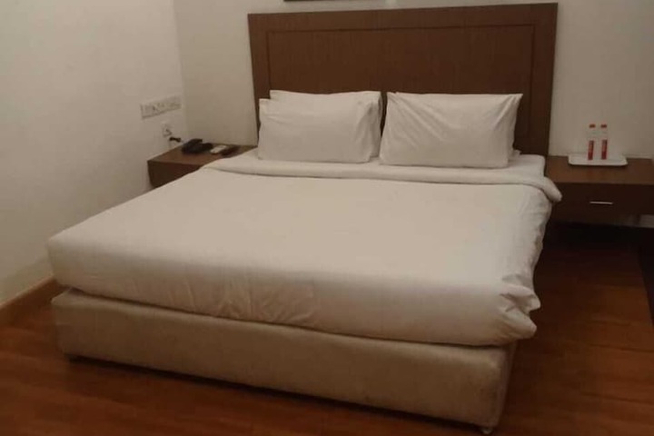 Room 5 of 10