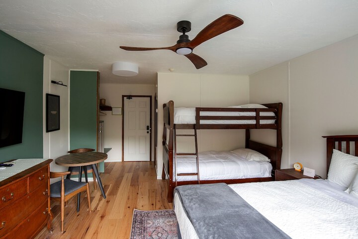 Room 21 of 40