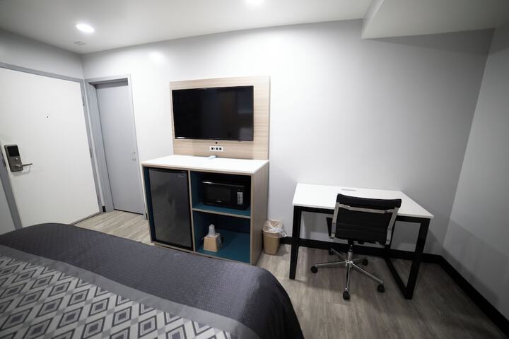 Double or Twin with Double Bed (3 of 13)