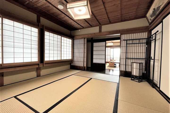 Room 8 of 37