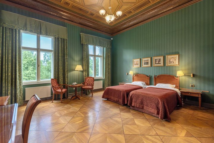 Room 6 of 75