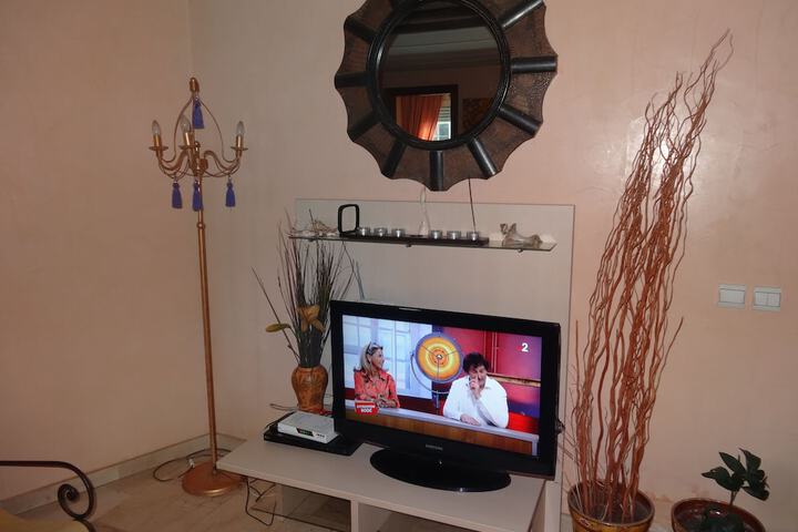 Room 6 of 100