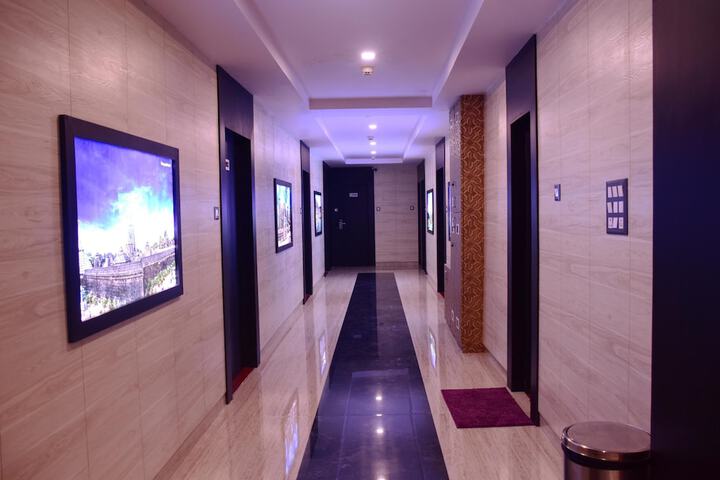 Ballroom/Hall 40 of 44