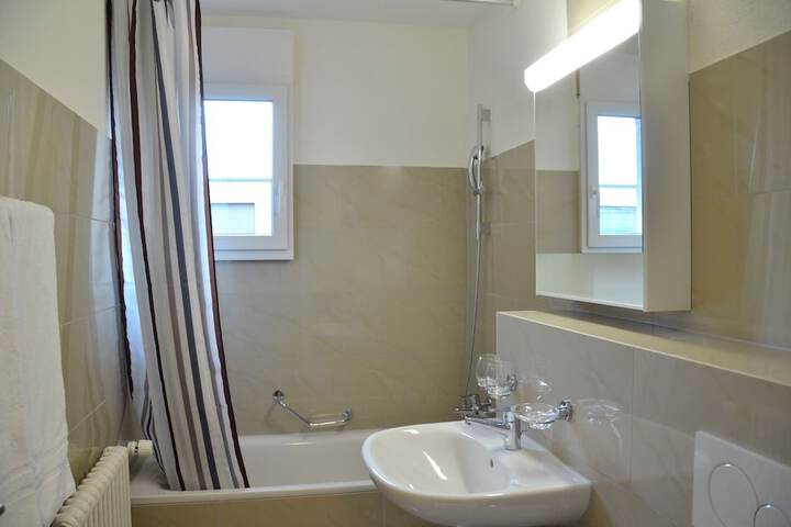 Room 5 of 11