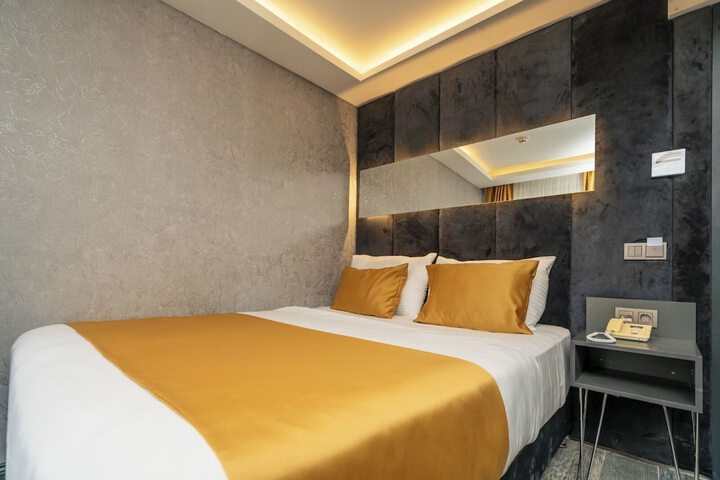 Room 16 of 24