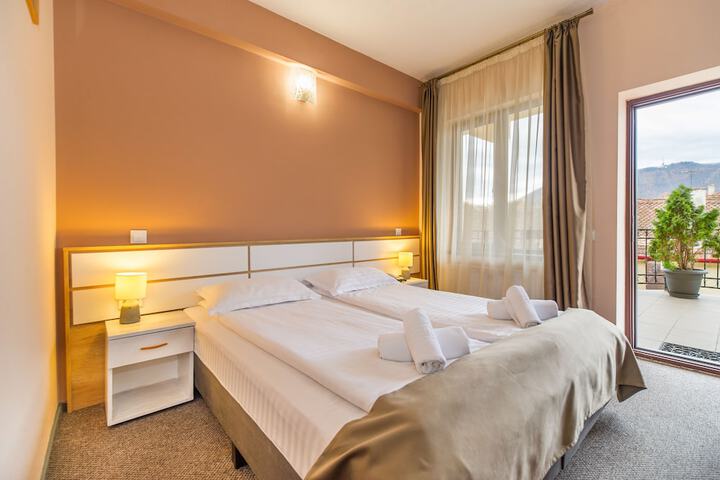 Room 3 of 50