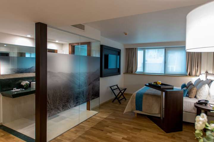 Room 19 of 47