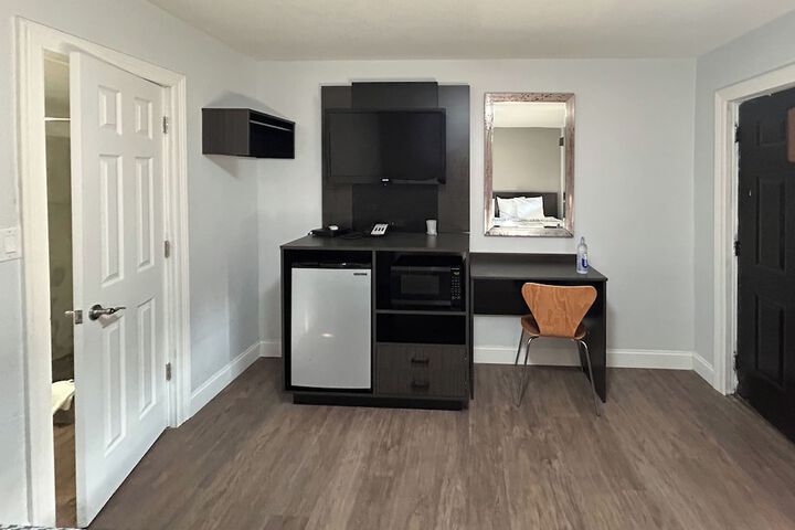 Room 4 of 19