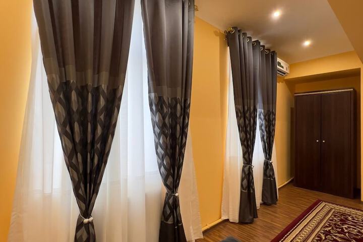Room 8 of 18
