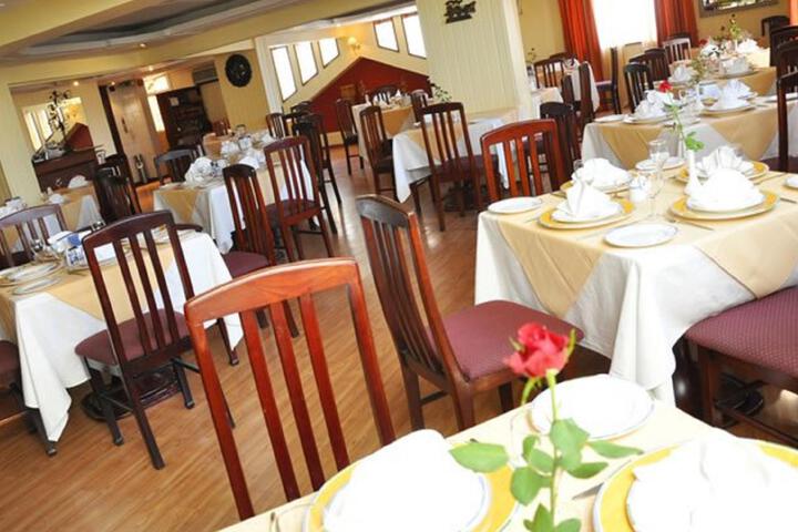Dining 6 of 9