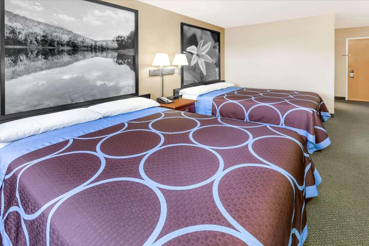 2 Queen Beds (3 of 4)