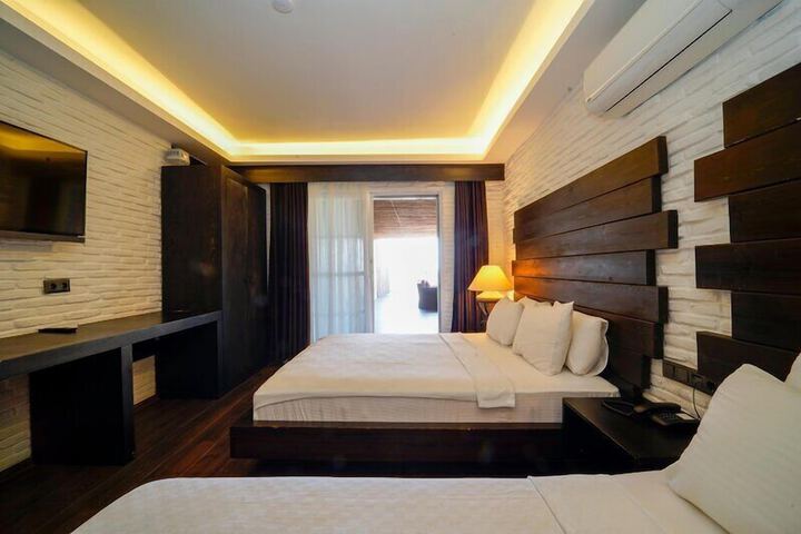 Room 43 of 169