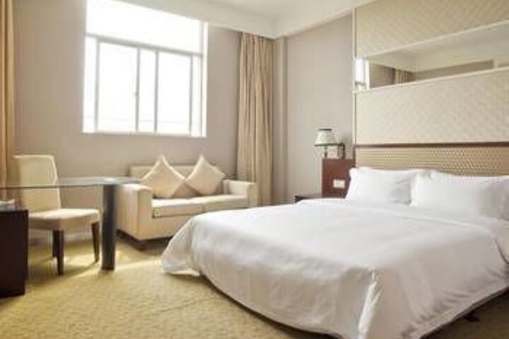 Room 6 of 8