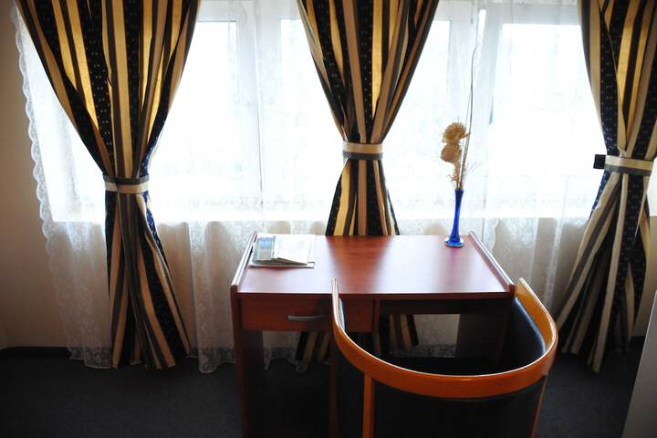 Room 13 of 27
