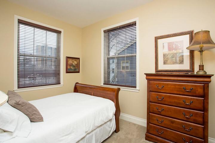 Room 2 of 28