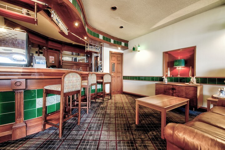 Lounge 141 of 159