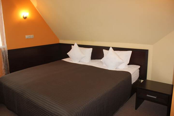 Room 5 of 16