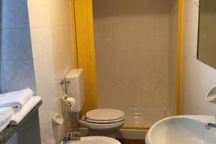 Room 2 of 38