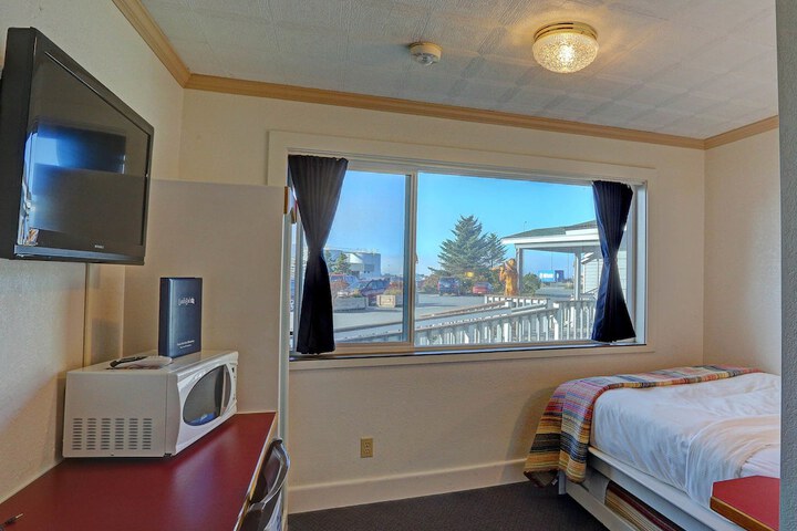 Room 6 of 184