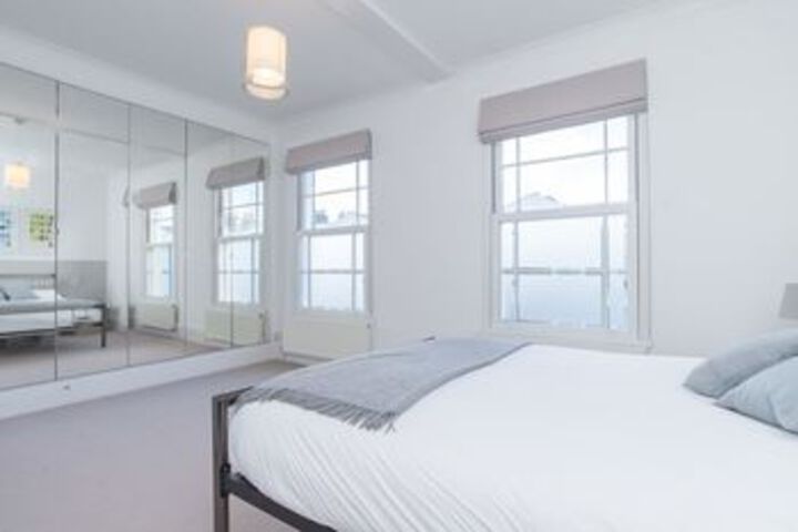 Room 5 of 16