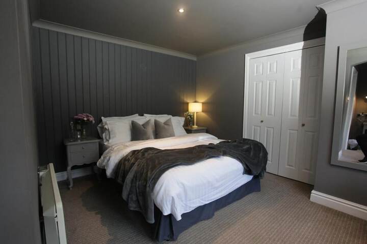 Room 4 of 18