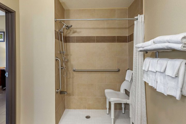 Suite King Bed Accessible (14 of 22)