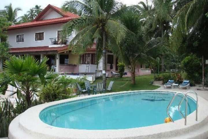 Hotel Pool