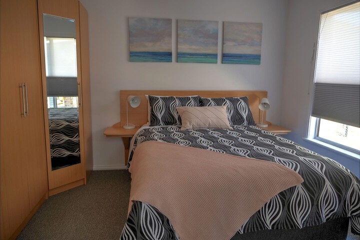 Room 3 of 166