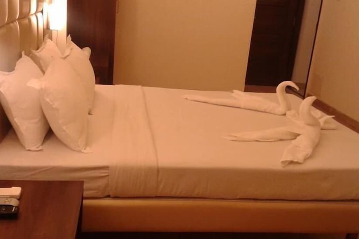 Room 7 of 25