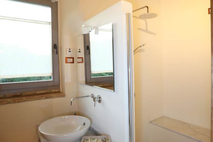 Room 25 of 66