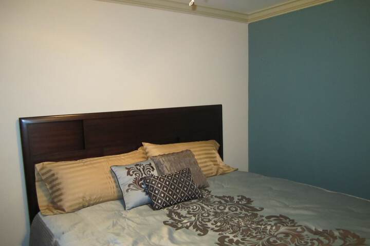 Room 29 of 210