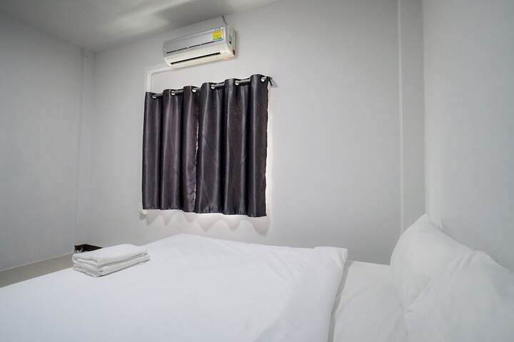 Room 28 of 79