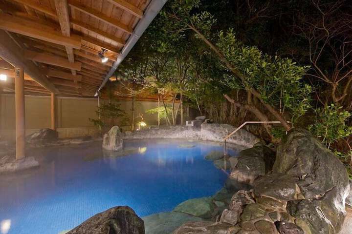 Pools & Facilities