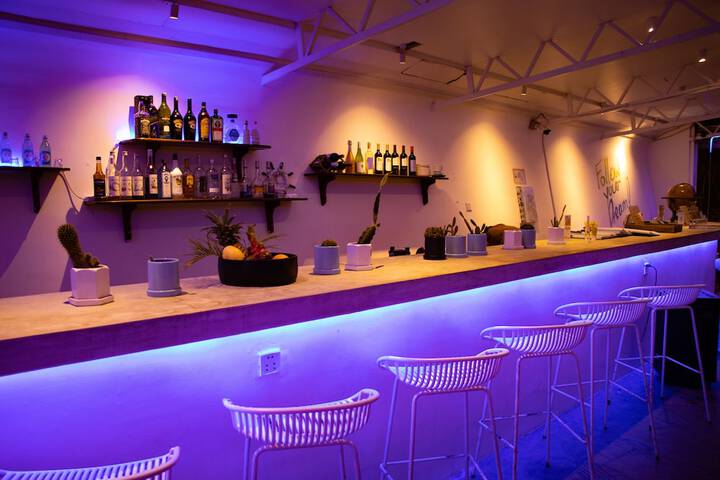 Lounge 53 of 79