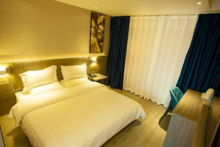 Room 9 of 13