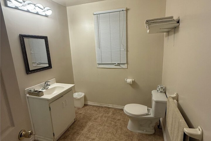 Room 4 of 6