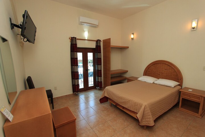 Room 16 of 32