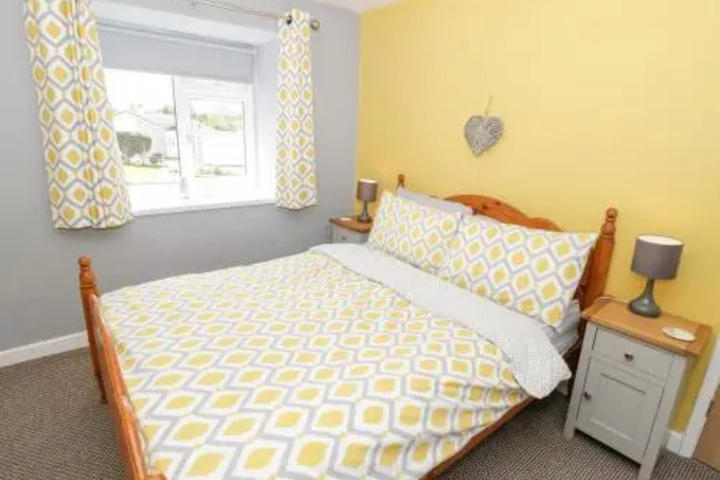 Room 6 of 12