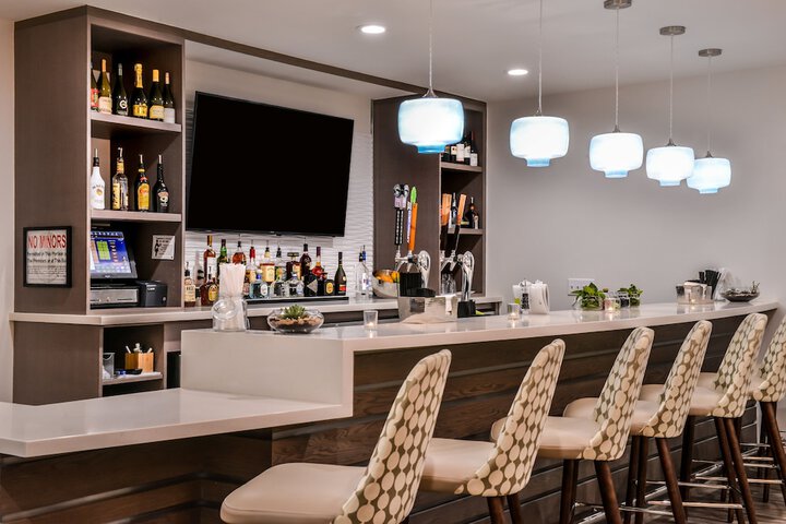 Lounge 59 of 79