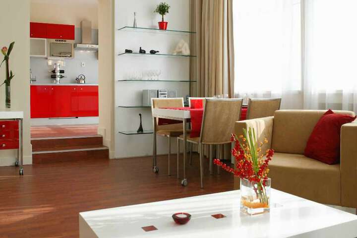 Room 12 of 82