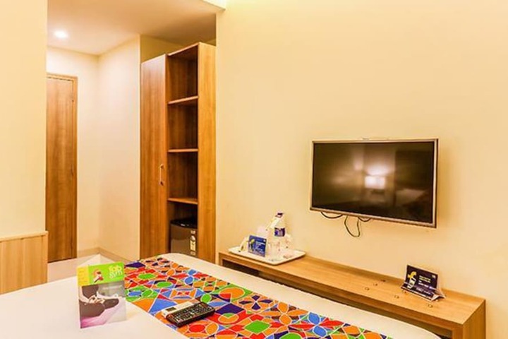 Lounge 42 of 50