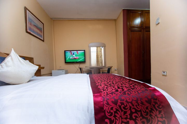 Room 9 of 64