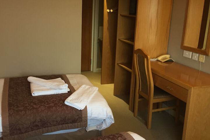 Room 2 of 28
