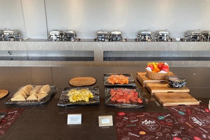 Breakfast/Coffee Service 40 of 72