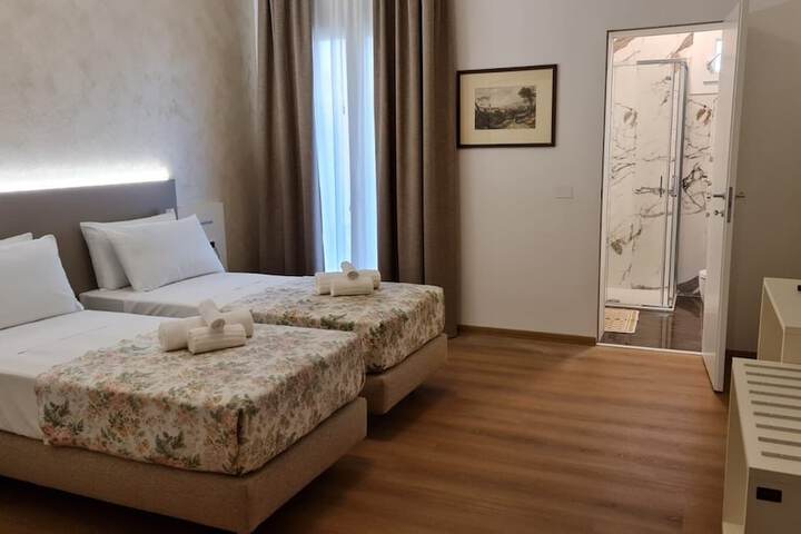 Room 4 of 20