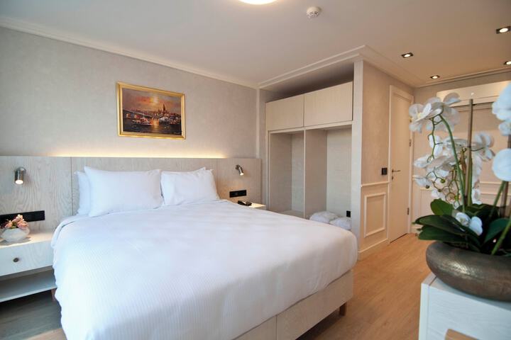 Room 48 of 92