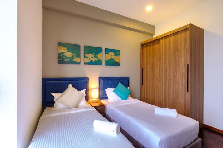 Room 8 of 40