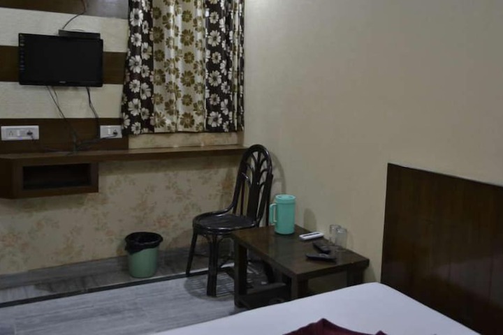 Room 10 of 12